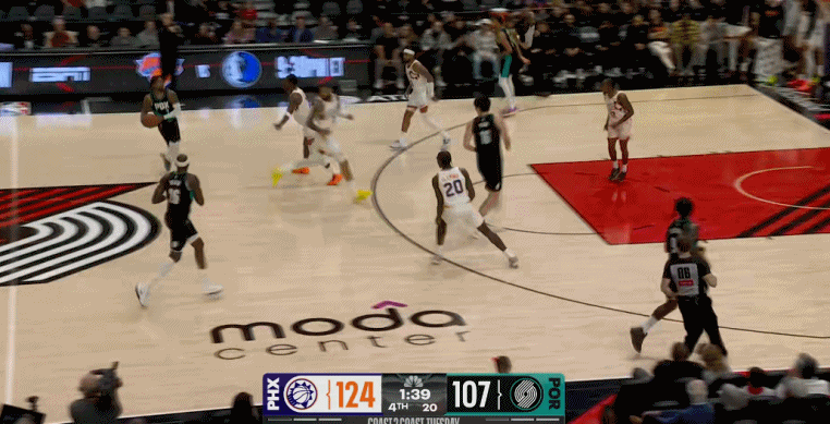 杨瀚森终于再次NBA正赛登场了，9分5篮板的数据确实不错，但我更关注正负值+2，