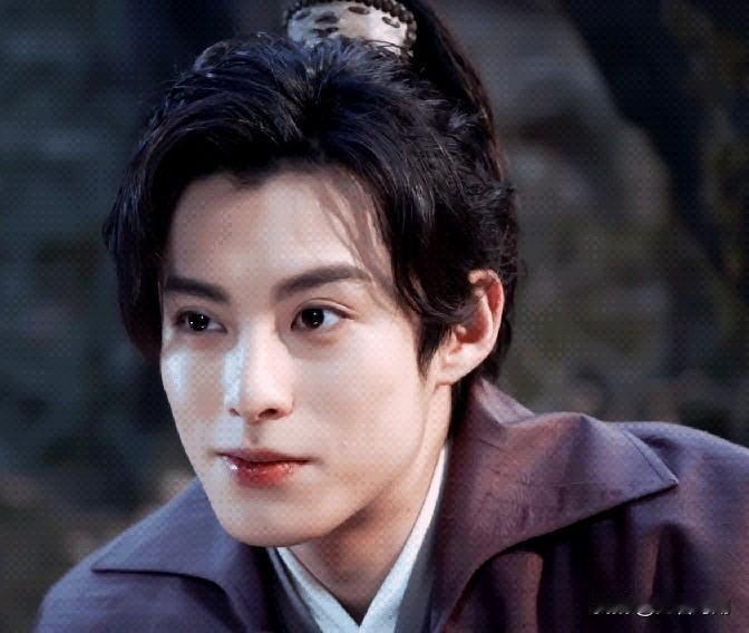 王鹤棣演戏的时候，大家吐槽他演技不够好，说话带着口音，但其实这些都不是最致命的。