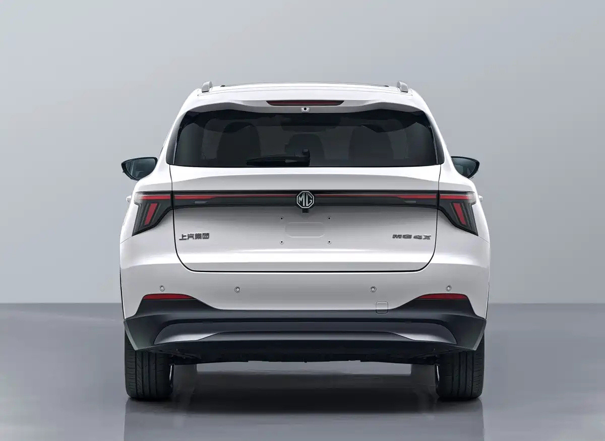 MG4X申报图，作为MG4家族首款纯电SUV，外观延续家族设计，搭配发光LOG