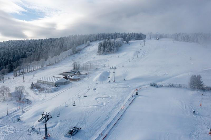 一到冬天，白事确实多了不少，而且大多是老人。冬天天气寒冷，老人身体机能本就弱，