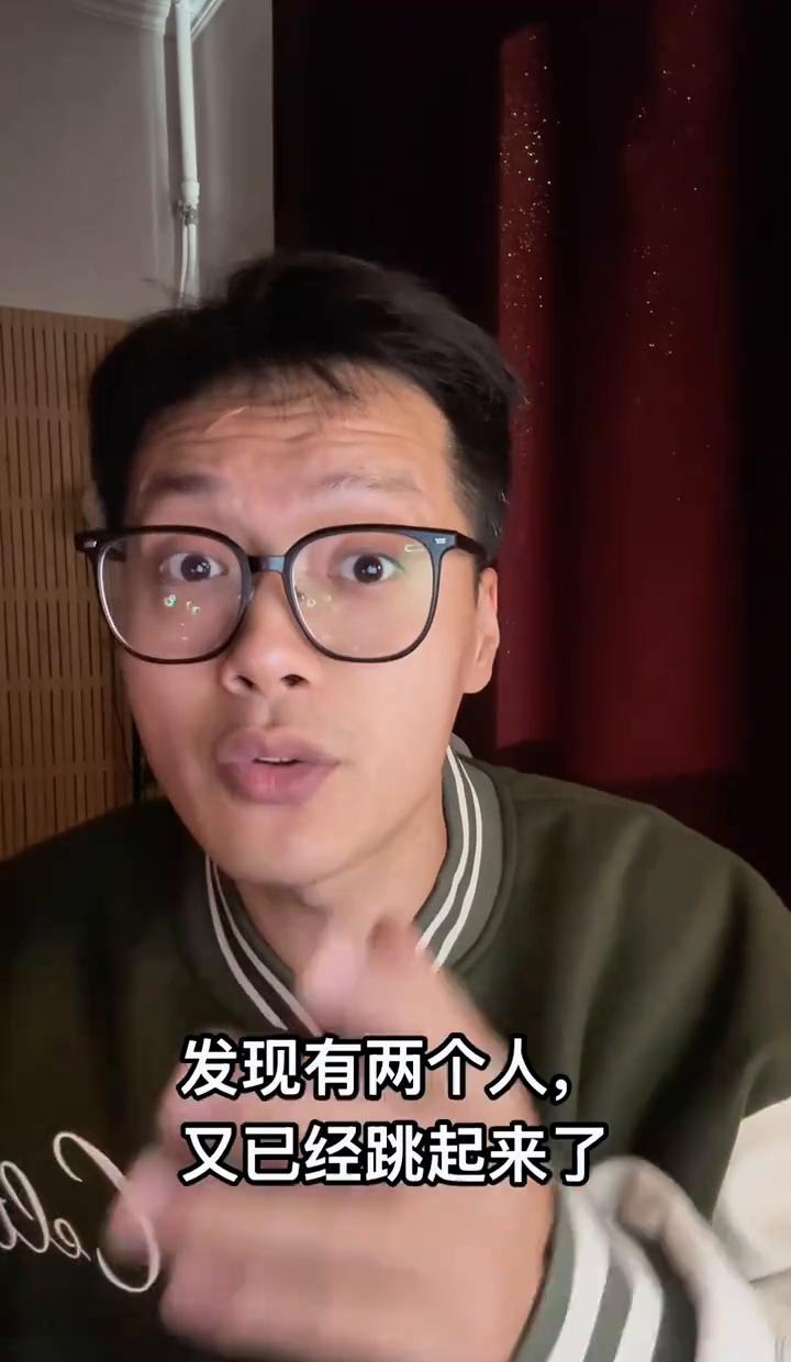 马祖拉又把中锋按在板凳上了。比赛还剩4分2秒，绿军落后3分。你猜他派上谁？