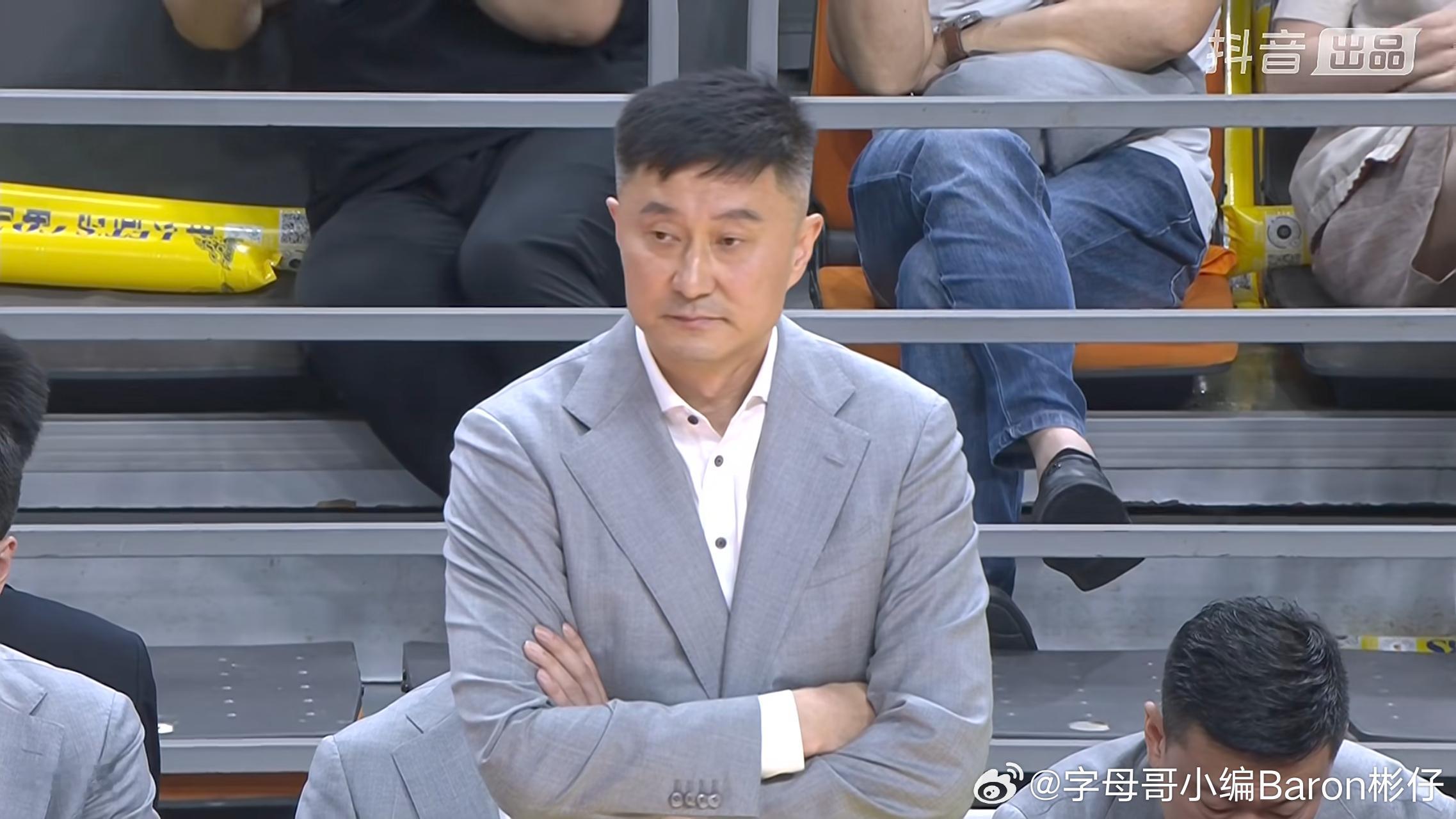 广州稳了！要1-0领先了广东男篮vs龙狮男篮