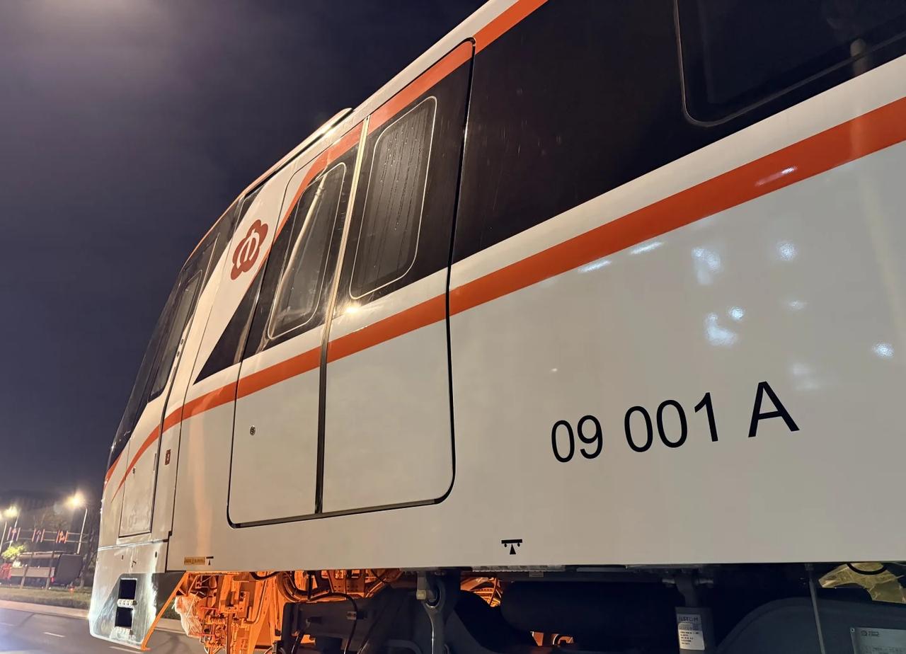 南京9号线首列车抵达曹后村车辆段轨道交通地铁沿途的风景南京地铁南京地铁9