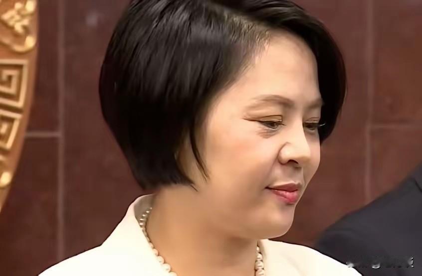 湖南嫁到台湾地区的儿女李贞秀就任台湾省立法会议员，成为立法院首位陆配议员。她为了