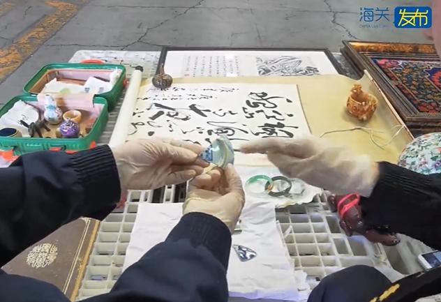 胆大包天！5月5日，天津某出口企业妄图“偷天换日”，申报出口到美国的是普通椅子和