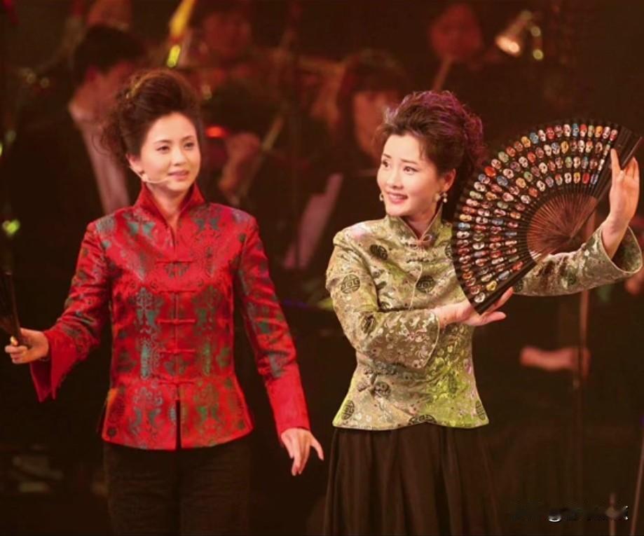 越剧界的二美——陶慧敏、何赛飞。上世纪八、九十年代，她俩从越剧舞台跨界影视圈，