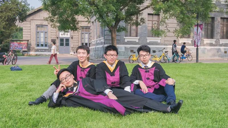 为啥很多清华北大毕业生去了美国？以前，美国留学门槛对清北学生低，而且美国科技发达