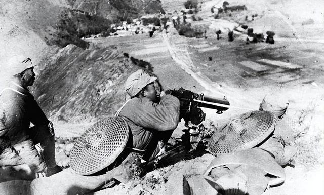 1939年8月3日天刚蒙蒙亮，山东梁山独山脚下的洼地里，战士们发现了一具穿着呢子