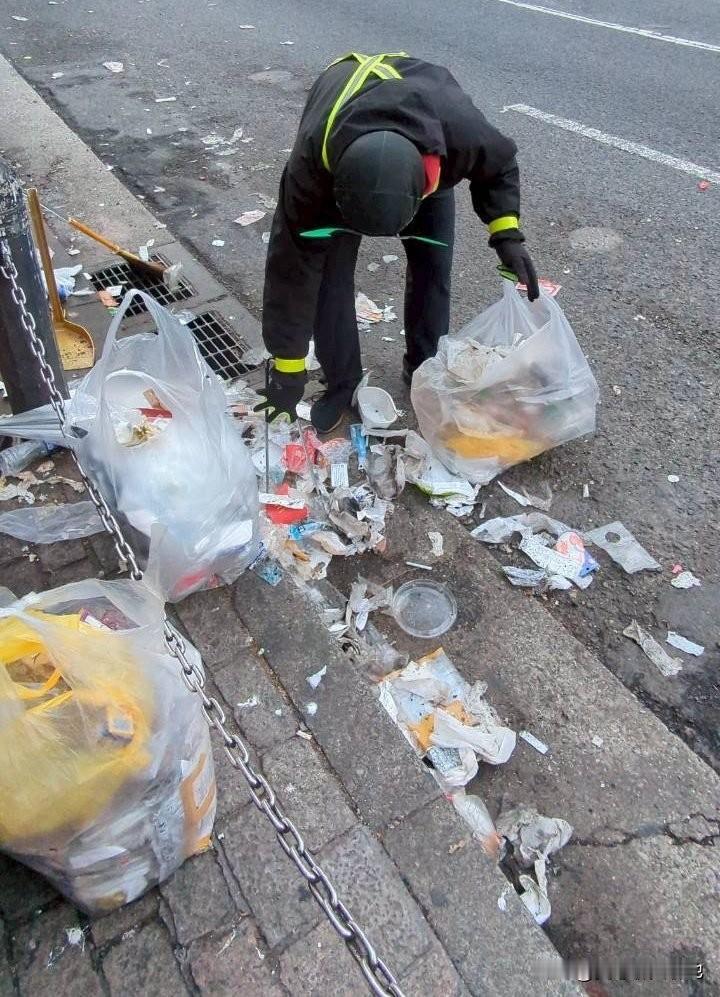 有一位日本人在社交媒体上发布一段视频，记录新年第一天早上在涩谷（Sanga）街道