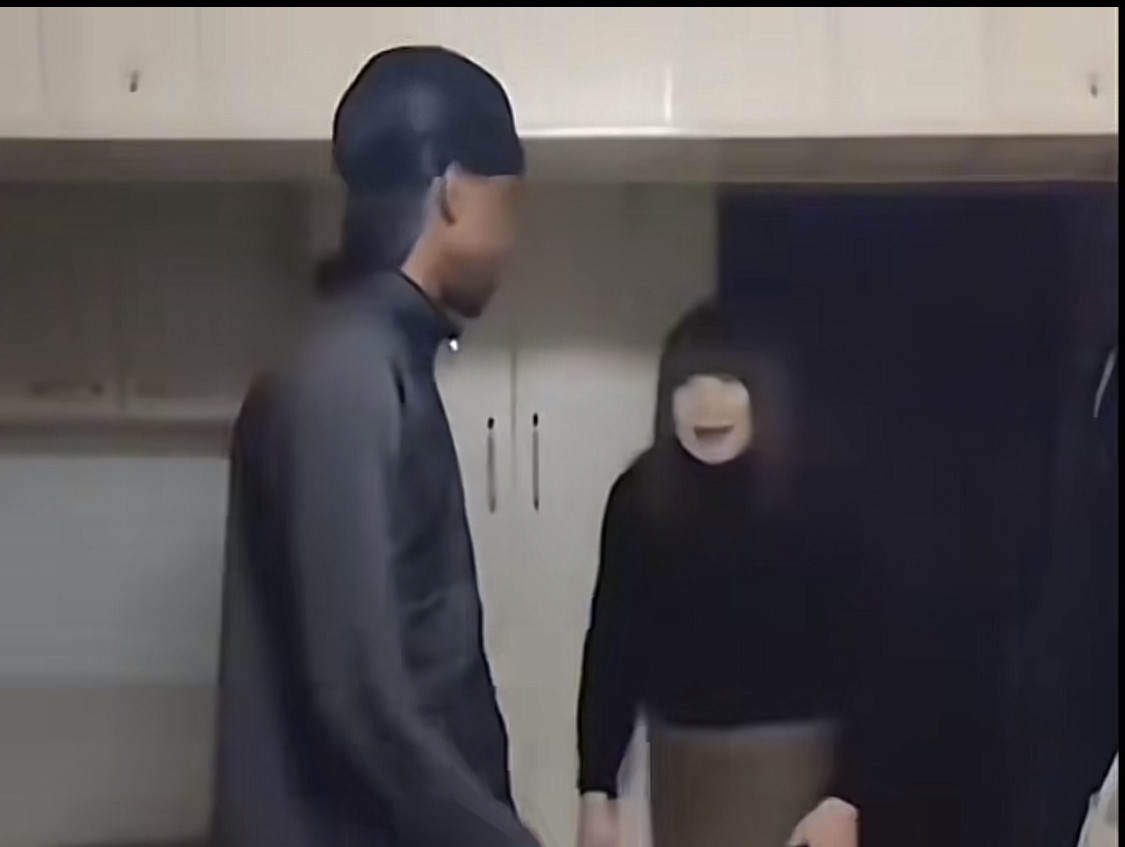 “红姐”这次祸闯大了，连黑哥都敢尝试，真的是牛得一B啊，还有那么多的青年才俊来找