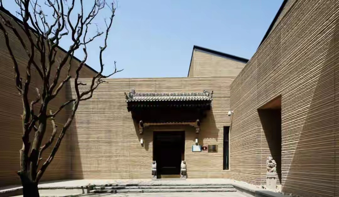 西安投8000万的贾平凹文化馆悄然摘牌，“空壳”只用了十年。从开放到摘牌、再到被