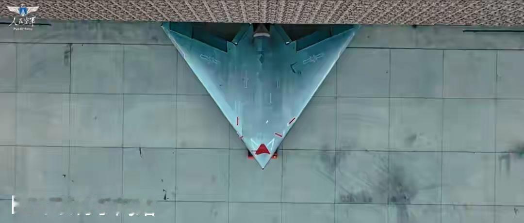 空军76周年大惊喜！攻击-11实战亮相，中国无人空战领跑全球空军成立76周