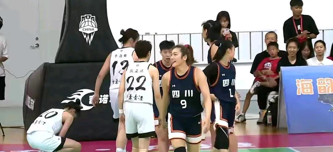 李梦25分回击质疑，很难相信她进不了国家队！称她有伤实属是打脸李梦在哪儿打球不