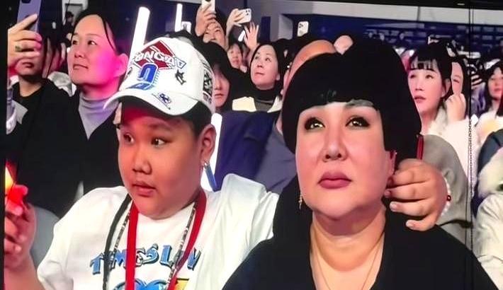 抢捧花失败后，11岁的郭汾阳做了一件事，郭德纲的家教藏不住了。婚礼现场，这小子