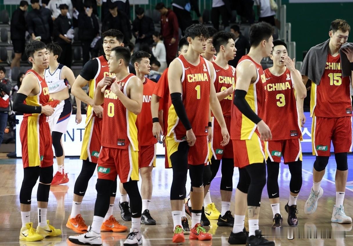 中国男篮两战惨败，中国男篮新主帅呼之欲出？郭士强带领的这届男篮阵容，首先要防