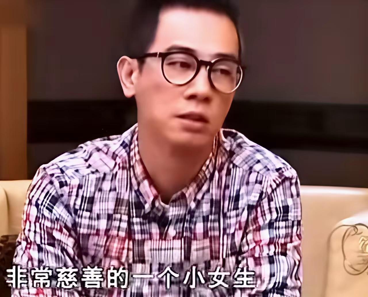陈小春在节目里讲起爸妈的故事，语气里带着点哭笑不得——他说爸爸当年坏得很，对着妈
