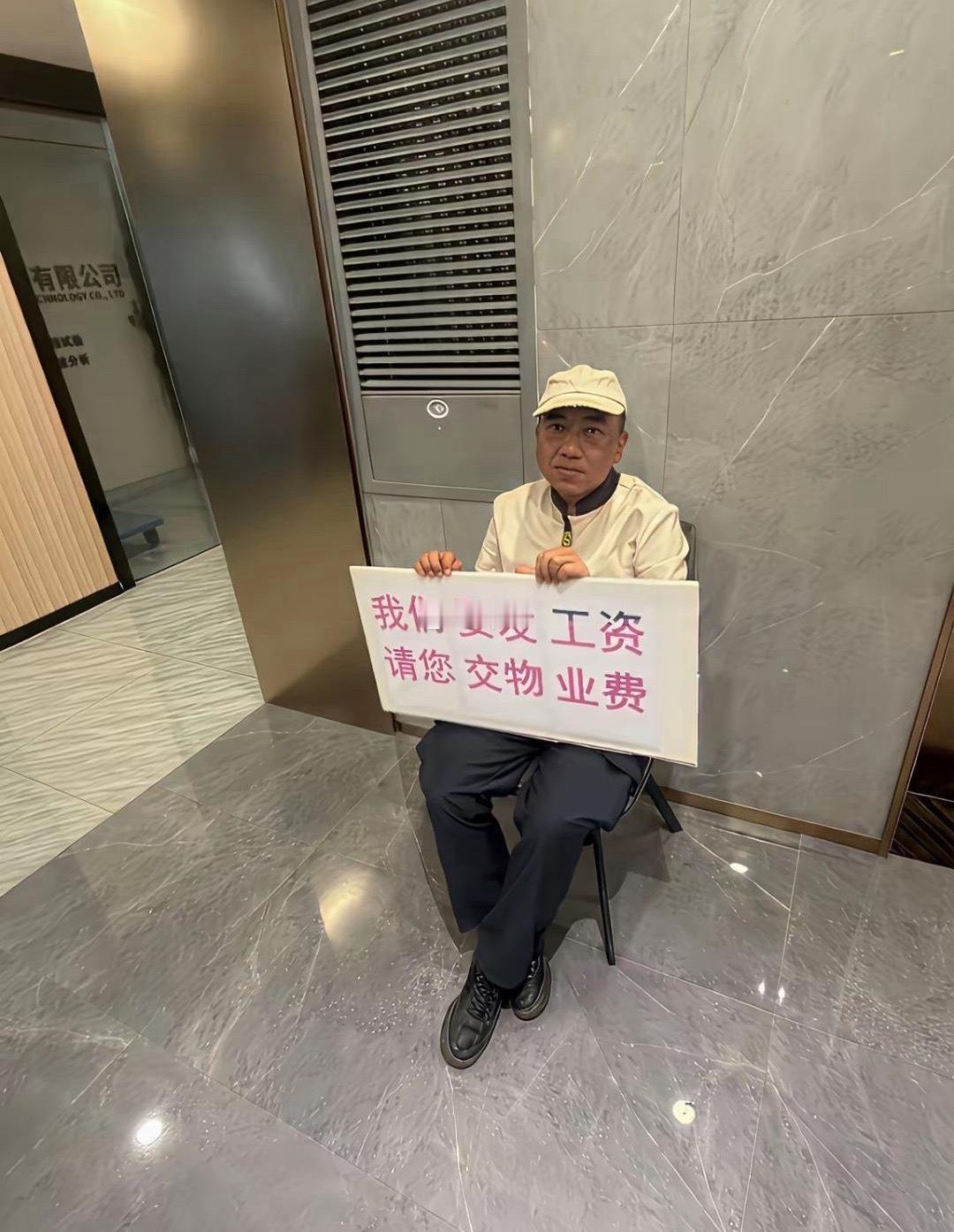 终于知道谁是主人了￼！