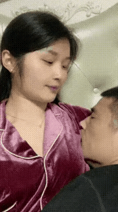 哪里是想孩子，实质是想孩子的妈，三十左右，正是如狼似虎的年纪，想想也正常。