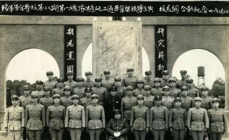 国共两党的很多高级将领都是黄埔军校的毕业生，大名鼎鼎的杜聿明、宋希濂等国民党将领