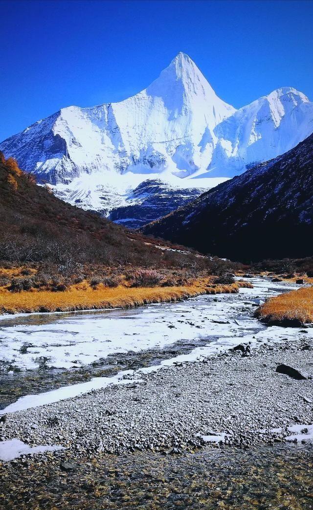 一位干了15年的汽修店经理，私下跟我说了个大实话：“20万以下的车，闭着眼划掉车