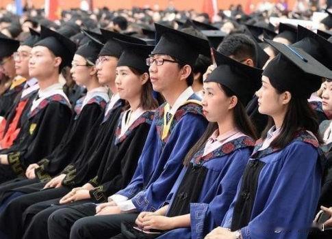 这不是危言耸听，而且实实在在的生源危机。十年后（2035年）中国大学处境：生于