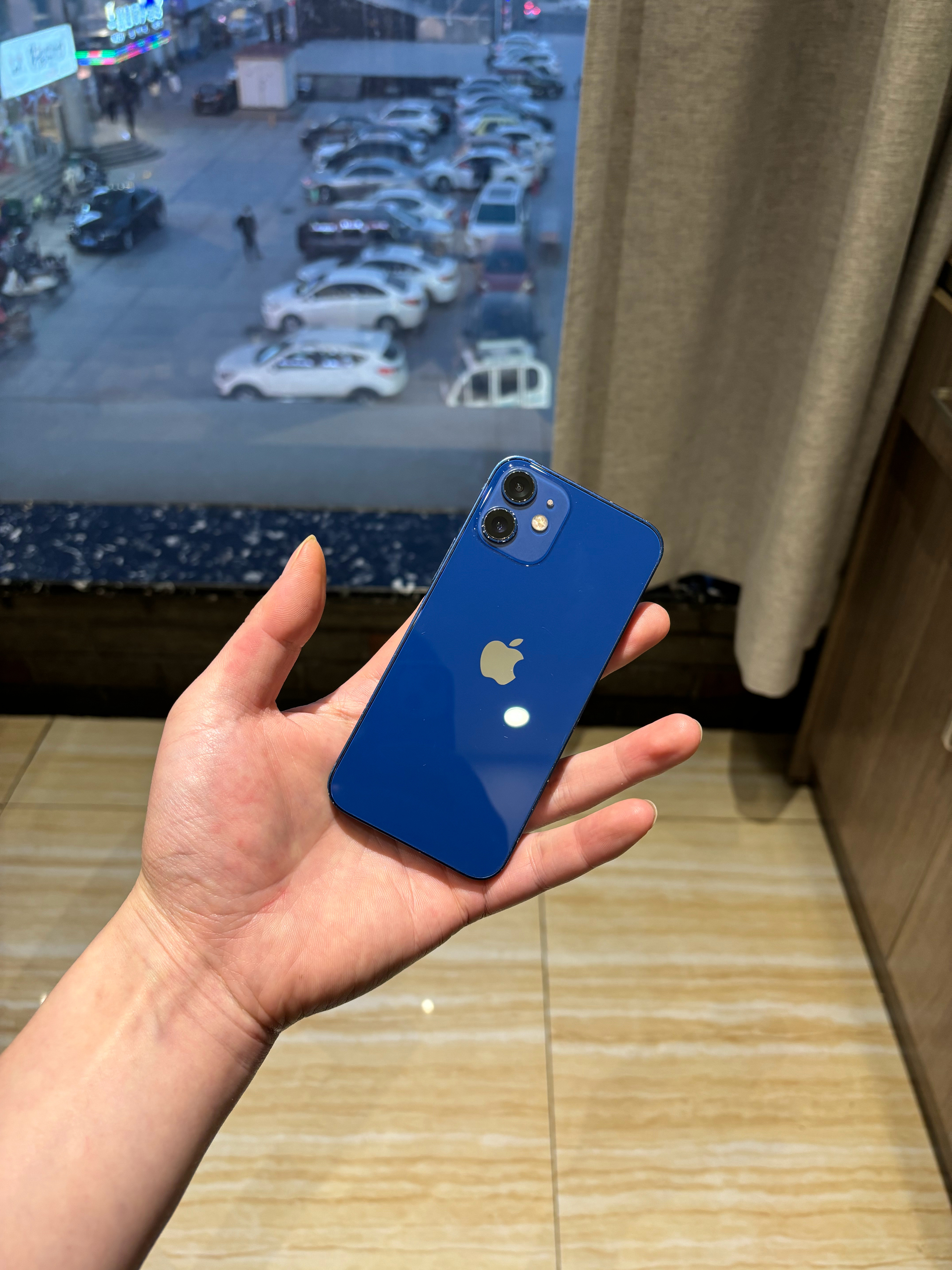 其实真正的小屏旗舰可能只有iPhone的mini系列了，是真的小……而且除了电池