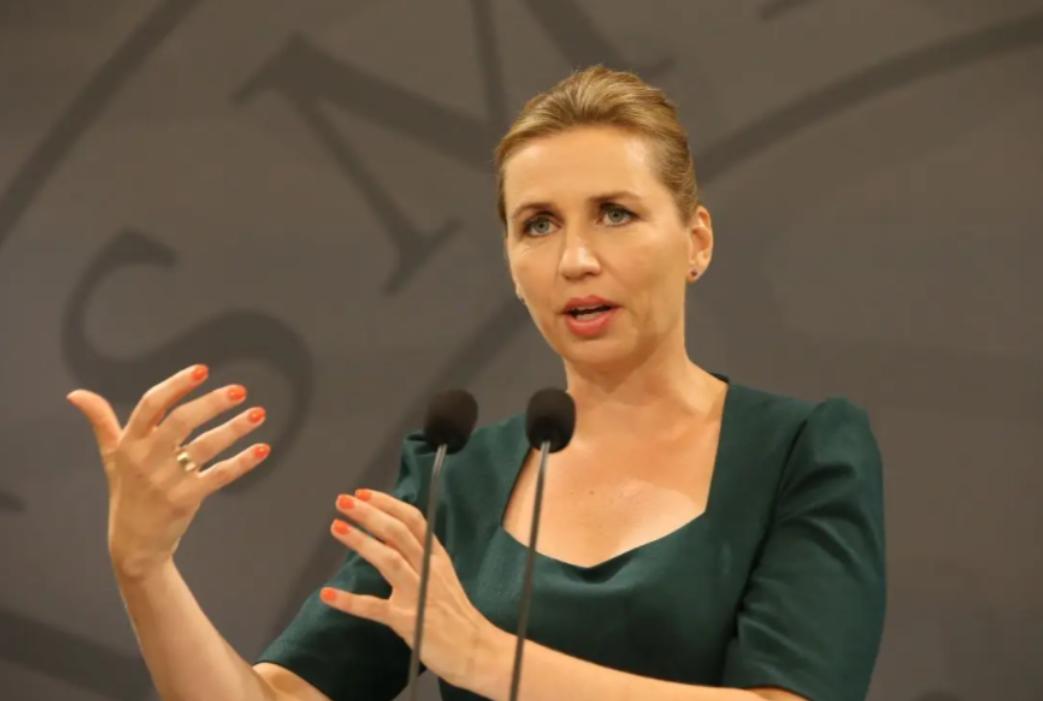 丹麦的两个国际笑话：一、丹麦女首相为了讨好美国，像疯狗一样咬中国，结果美国现在要