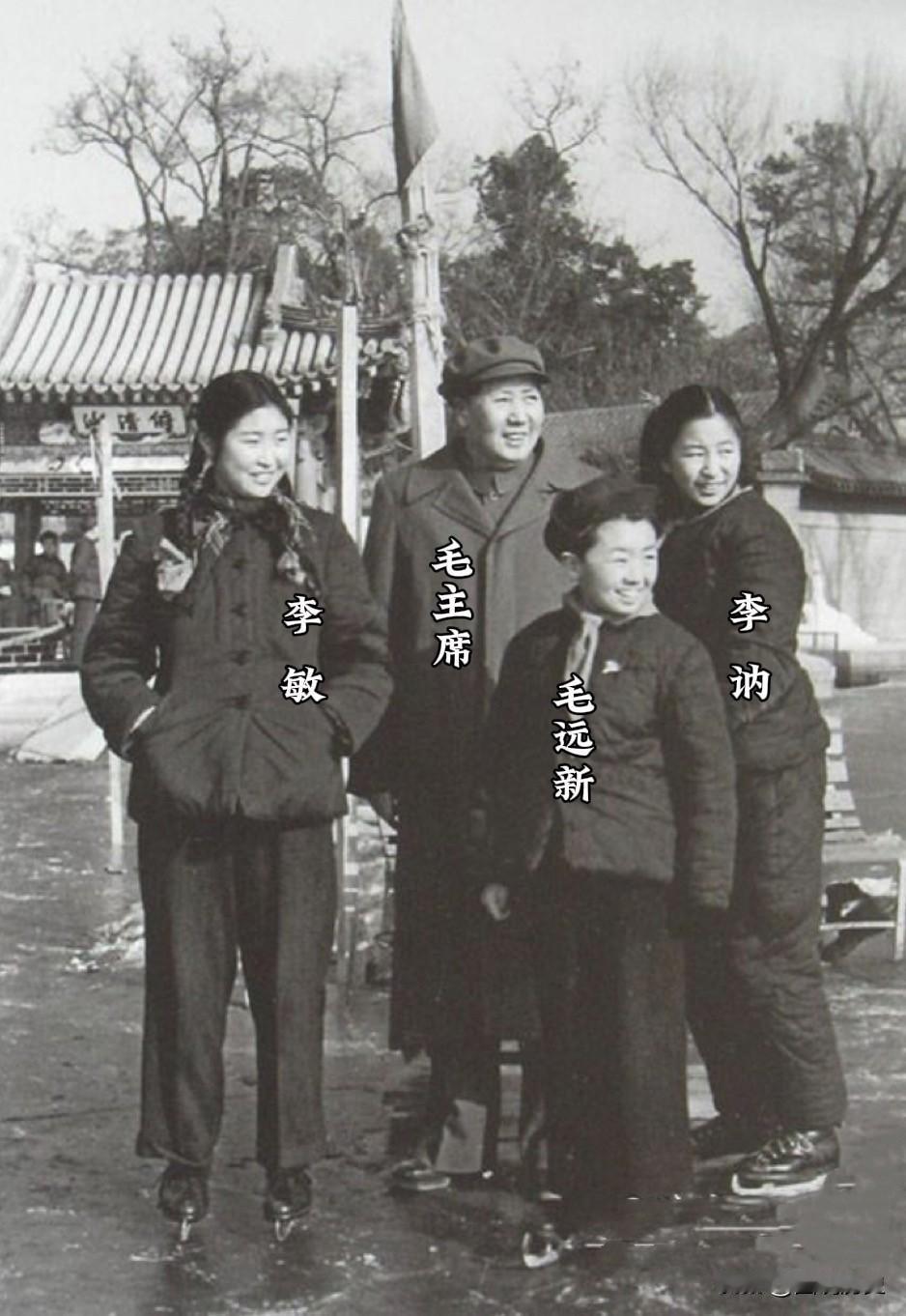 温馨的瞬间这张合影拍摄于1953年初，毛主席百忙之中抽出时间，带着三个孩子去