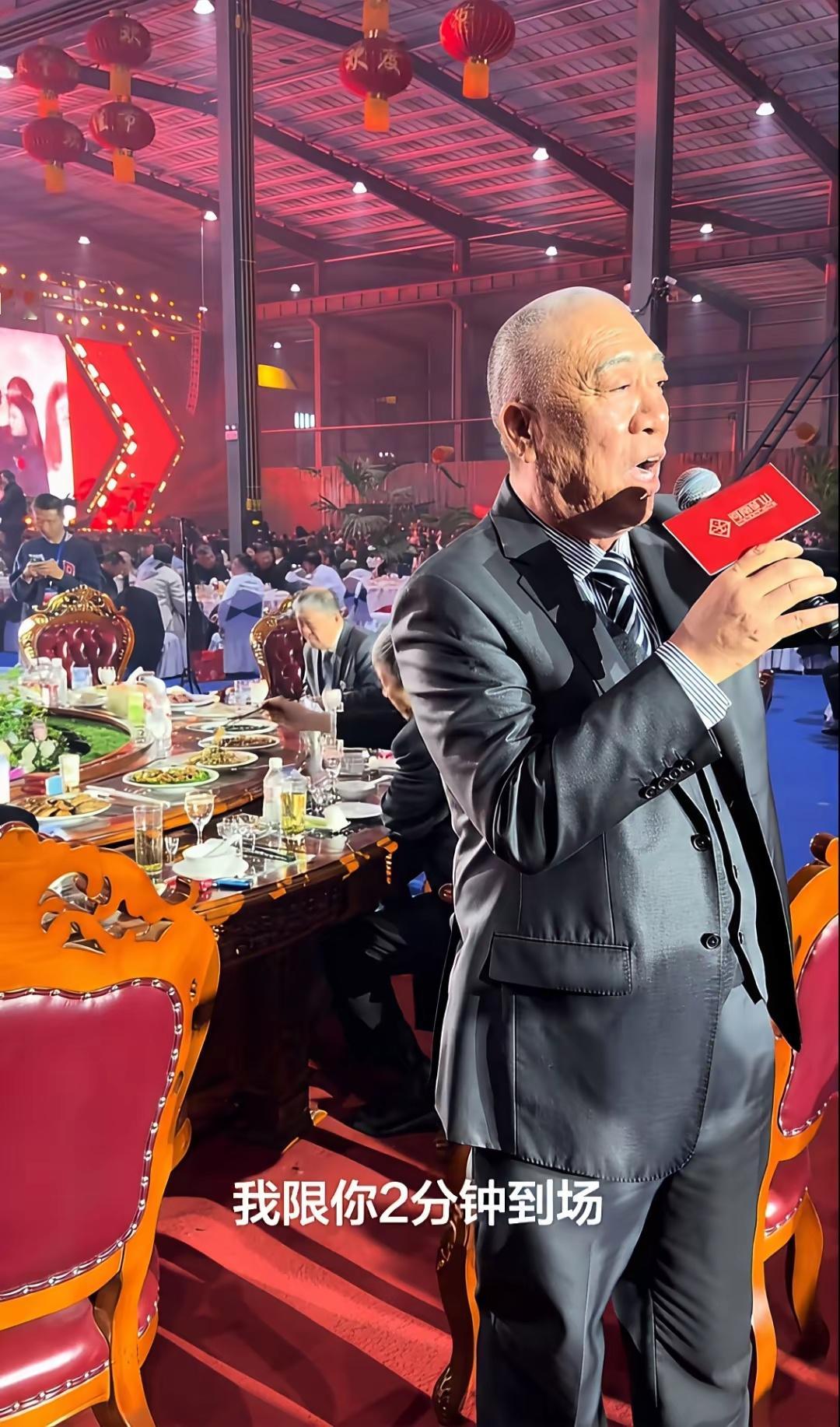 谁这么霸气？一句话不说就发钱！财务部：限你两分钟内拿200万现金发给员工，两