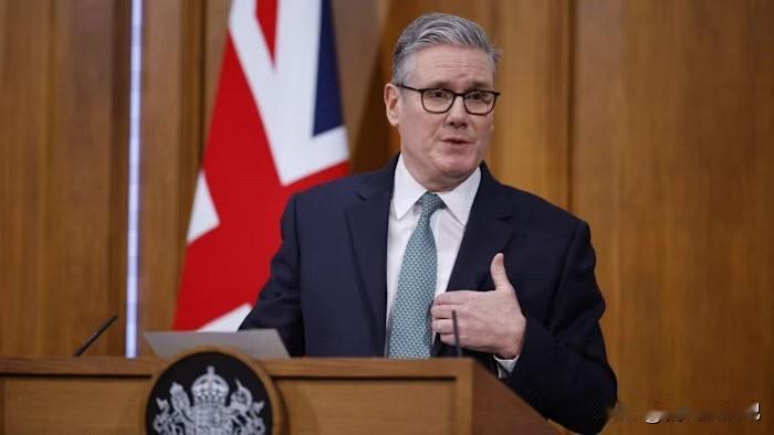 英国首相斯塔默表示，拒绝加入美国总统特朗普倡议的“加沙和平委员会”。此举紧随法国