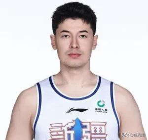 毫不客气的说，新疆队今晚这场球就输在队长阿布都沙拉木手里了。最后几分钟的关键球，