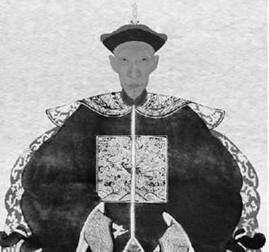 1750年，乾隆生病，皇家太医们治了很久却没有好转，一乡下郎中把脉后，大哭道，