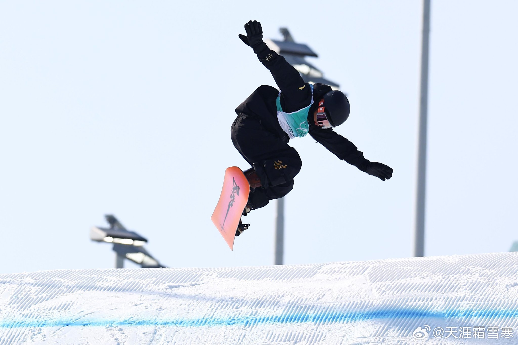 上咪咕为苏翊鸣加油北京时间2月6日凌晨2点30分，上届冠军苏翊鸣将出战单板滑雪男