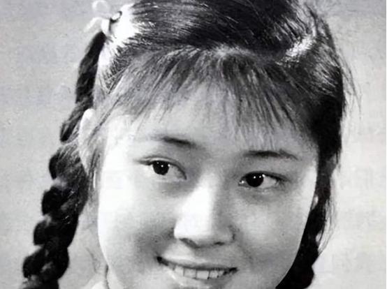 1992年，出演“刘三姐”而走红的女明星，一年内身体交易上百次，敛财76万！不料