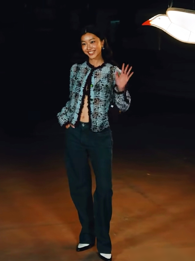 陈奕迅女儿跟窦靖童，好到能共写一首歌的程度。10月4日陈康堤坐台下看窦靖童个唱，11月6日直接甩出国