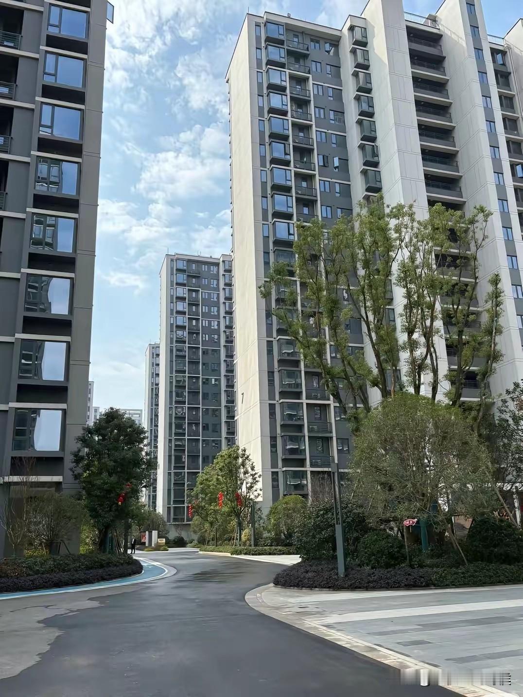 东北壮哥五年前借给小舅子50万，因为小舅子要在大连买房。最近小舅子终于把钱还给