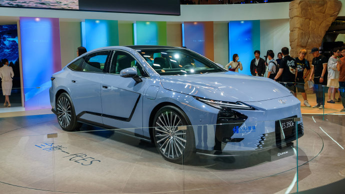 雷克萨斯全新一代ES将于4月上市在2月1日晚的丰田新年会上，丰田中国总经理李晖