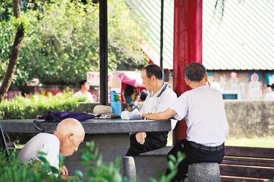 跟着蒋介石去台湾的六十万国军，基本绝后了，足见老蒋毫无格局。当初他但凡放开管控，