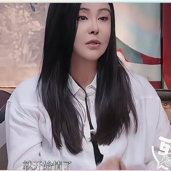 王祖贤回应和齐秦的关系真的太清醒了她说，两人在一起十五年，开始是有爱的，后来