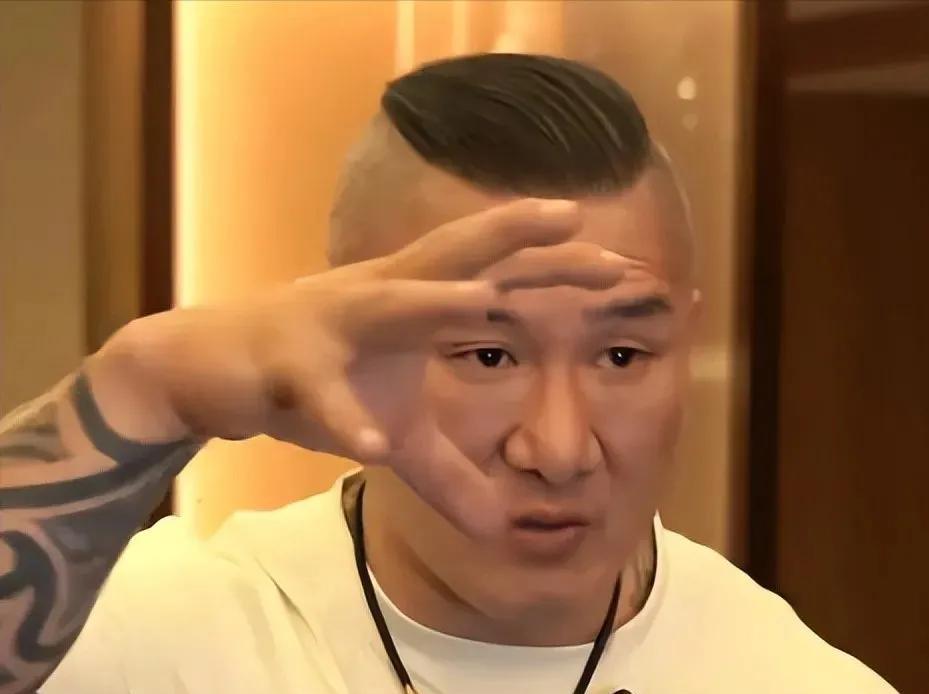 馆长这个人绝顶聪明，浪子回头的态度很招人喜欢，特别是善良的中国人民。在他的直播