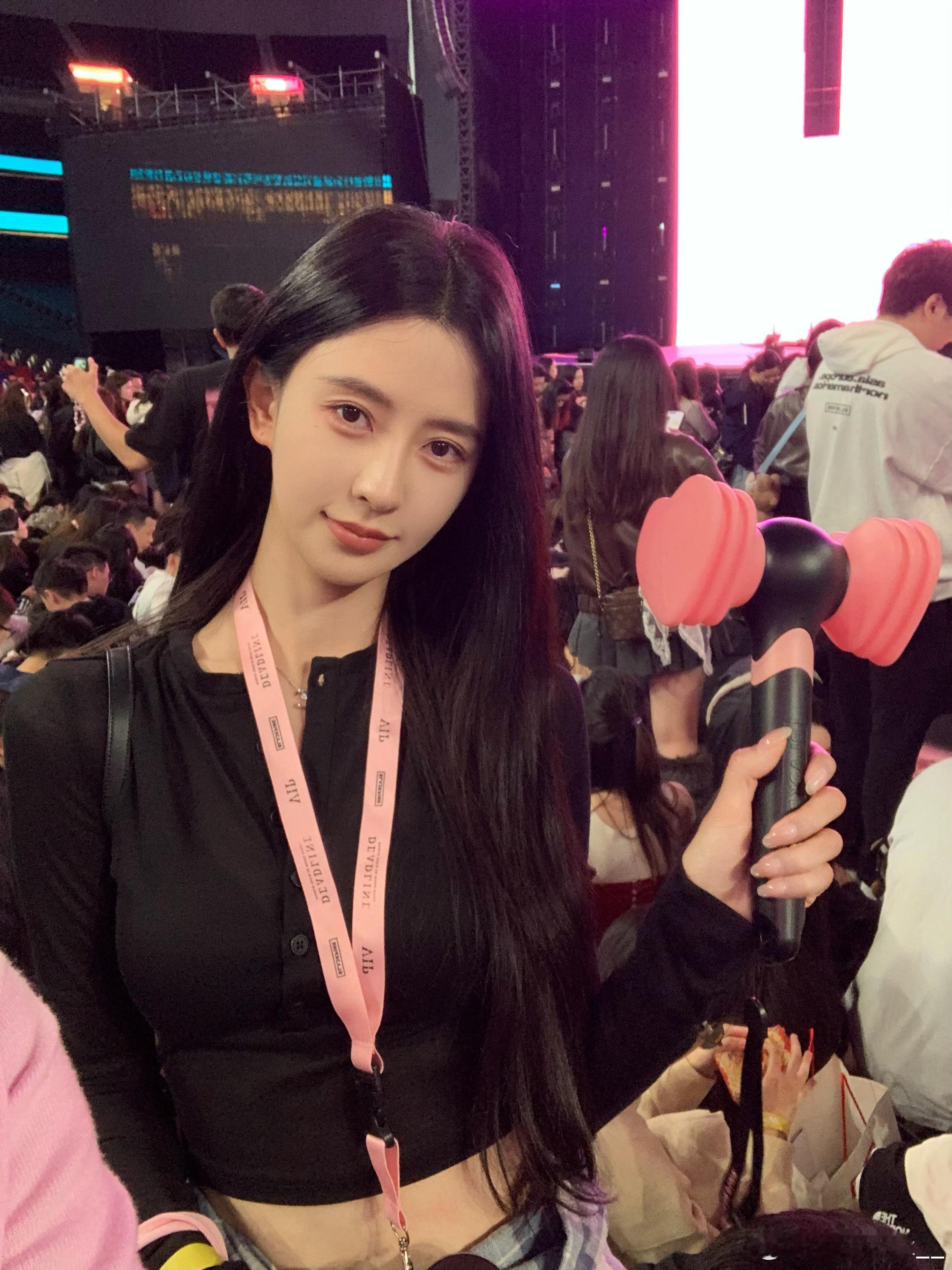 这一次终于用肉眼看清了jisoo的美貌，很幸福的两天他们四个在一起就是很美好呀~