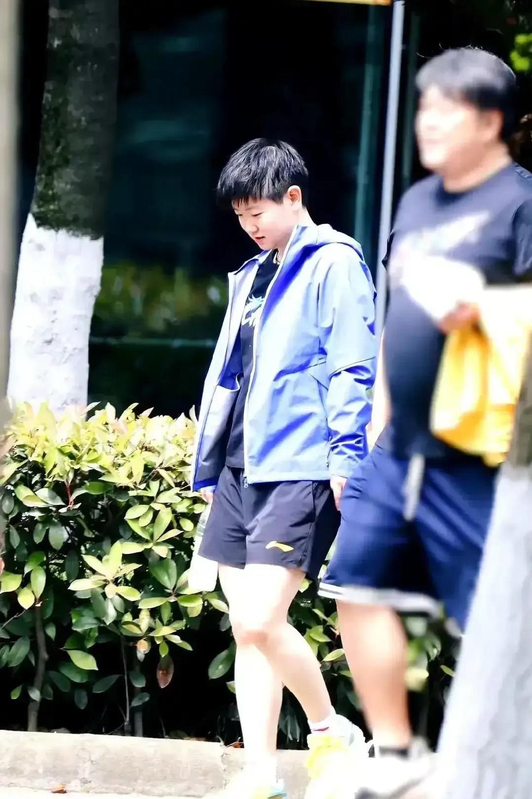 孙逊堂堂奥运金牌教练怎么混到二队打牌去了？[无奈吐舌]孙逊——陈梦的功