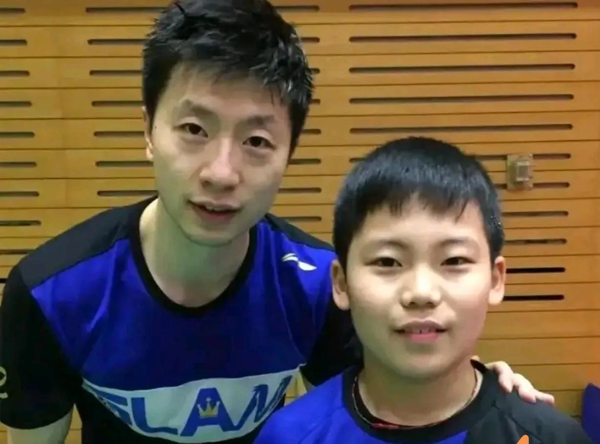 18岁天才输球又输人？领奖台黑脸拒握王楚钦，日本乒坛新星赛后引爆争议！澳门世