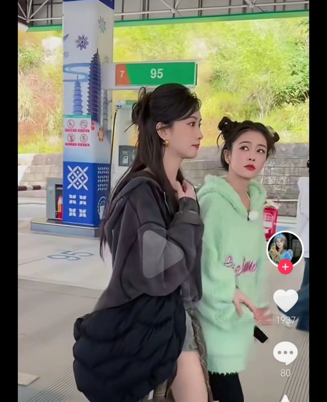 怪不得白鹿这么用力的做妆造，原来是害怕被孟子义比下去