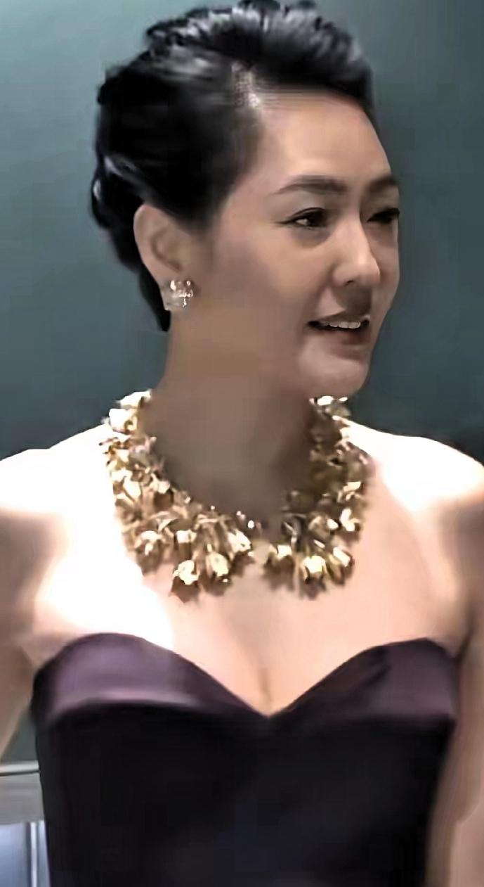 小S和大S，闪光的人生选择题1999年的王府井，饰品真多啊，记得当时好多人买，