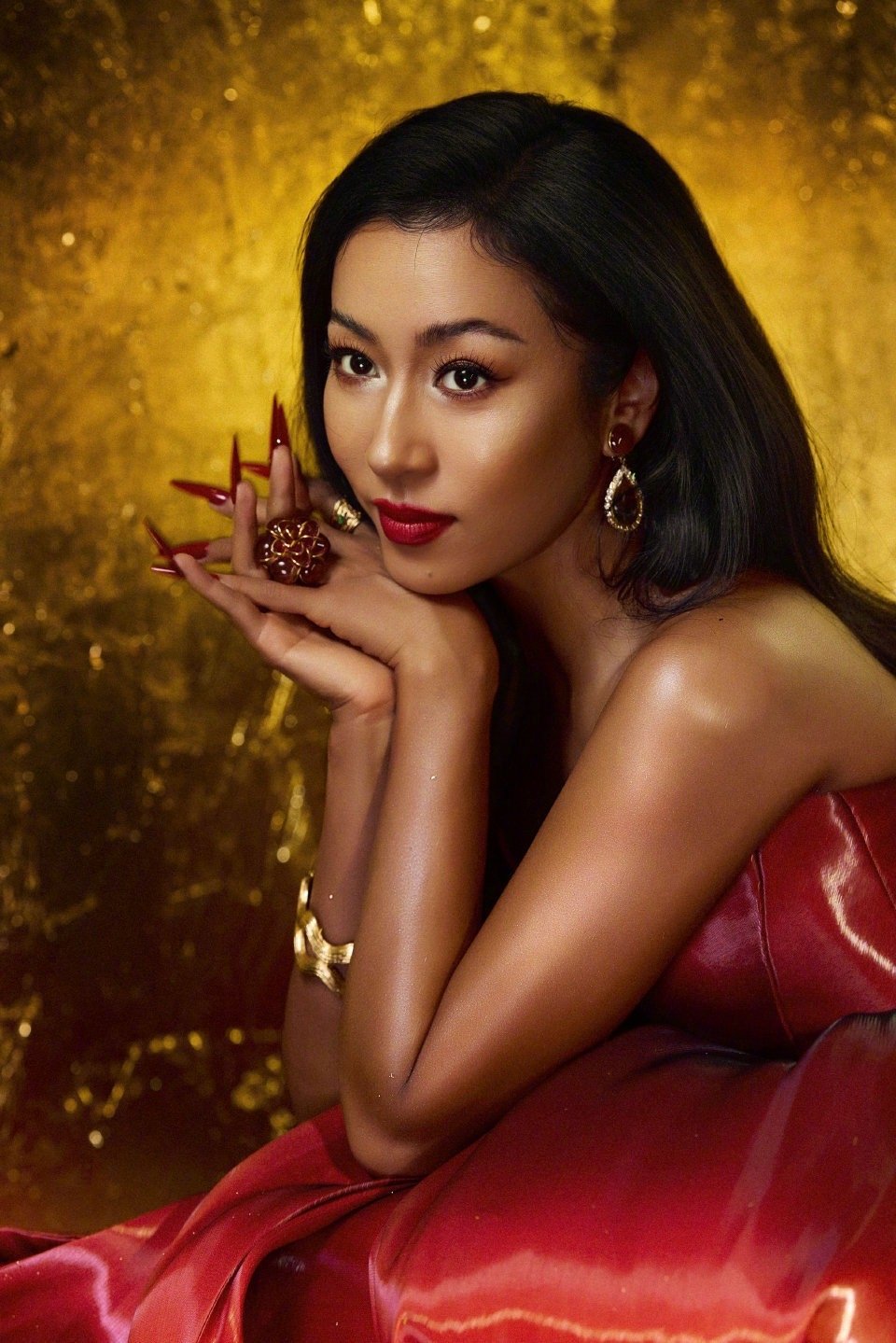 吉克隽逸竟然把高光盘用到铁皮了看到铁皮盘的瞬间，终于明白明星和普通人的区别：我