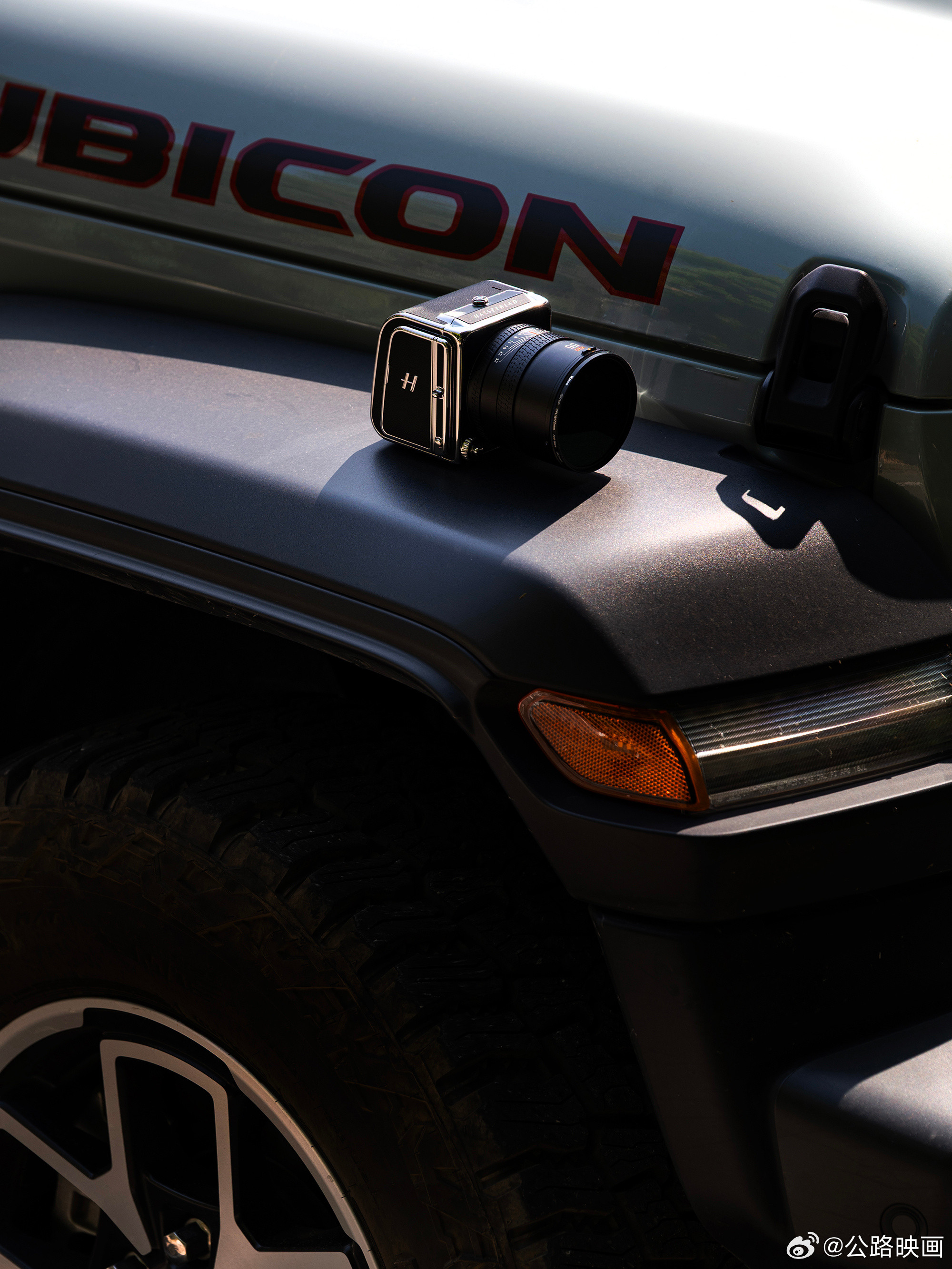 像不像给车装了个防空灯？汽车摄影公路映画