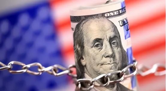 真没想到，人民币竟然还能这样玩？目前，中国将持有的7800亿美元美债，通过第三方