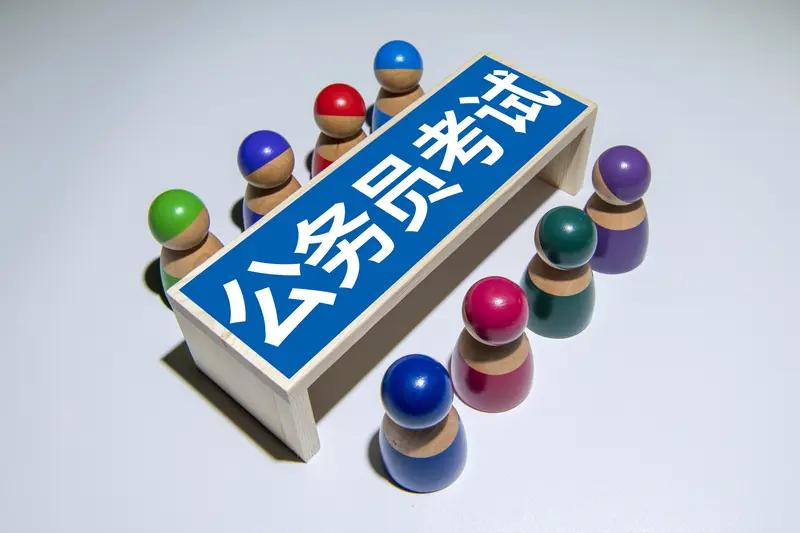 26岁考到了区直公务员。没有人随随便便成功的。有些人，考试特别厉害。有个