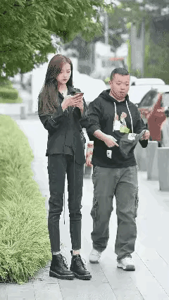 美女大哥不要面子的吗稍微给留点[笑着哭]